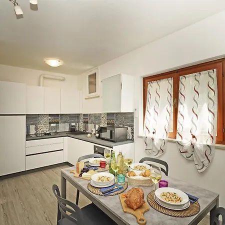 Punta Gro 2-5 By Wonderful Italy *